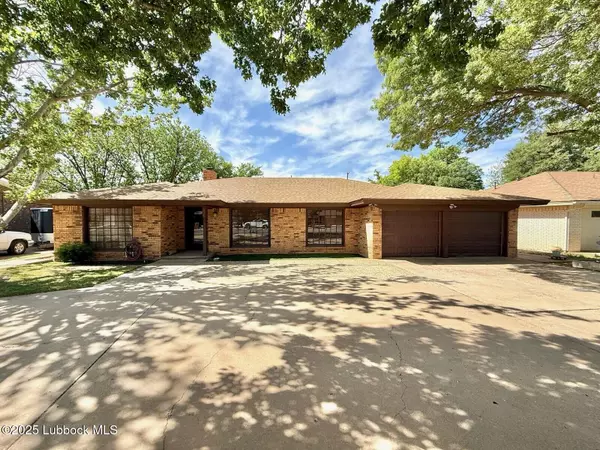 226 Sandalwood Lane, Levelland, TX 79336