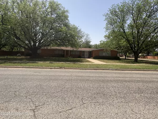 1214 E Tate Street, Brownfield, TX 79316