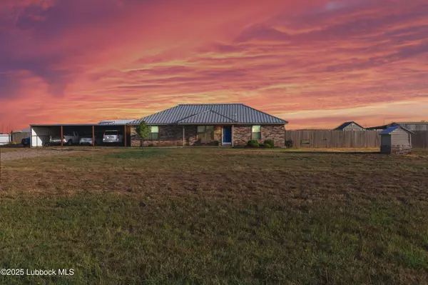 9201 County Rd 7630, Wolfforth, TX 79382