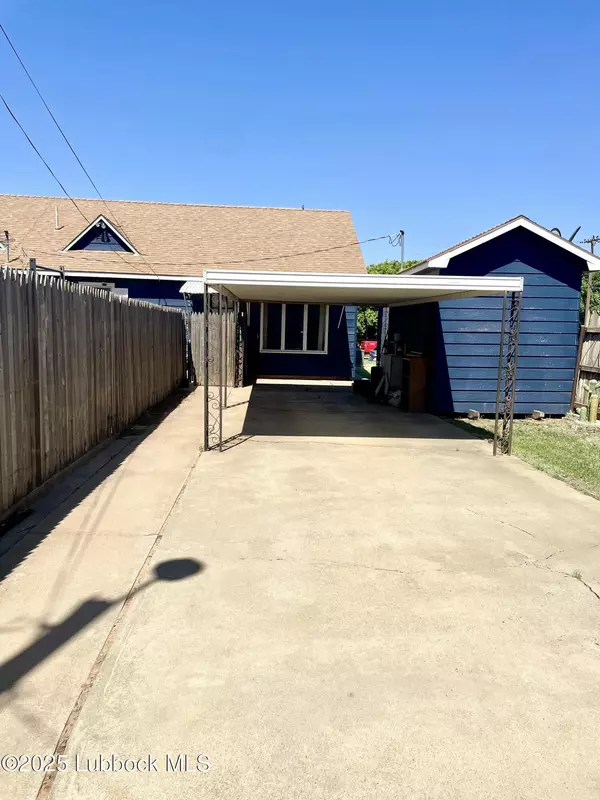 Olton, TX 79064,608 9th Street