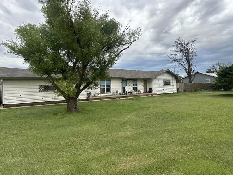 109 E 1st, Edmonson, TX 79032