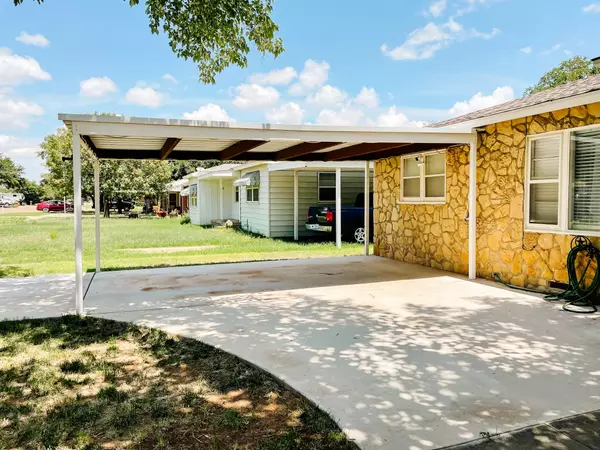 Slaton, TX 79364,940 S 18th Street