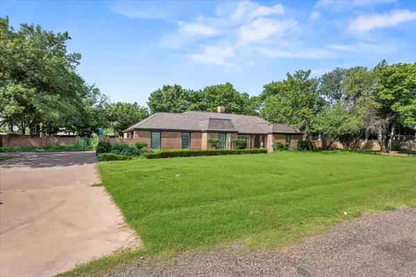 Plainview, TX 79072,207 Yucca Terrace