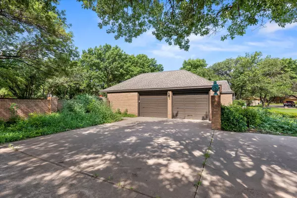 Plainview, TX 79072,207 Yucca Terrace