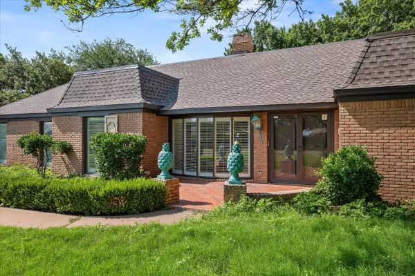 Plainview, TX 79072,207 Yucca Terrace