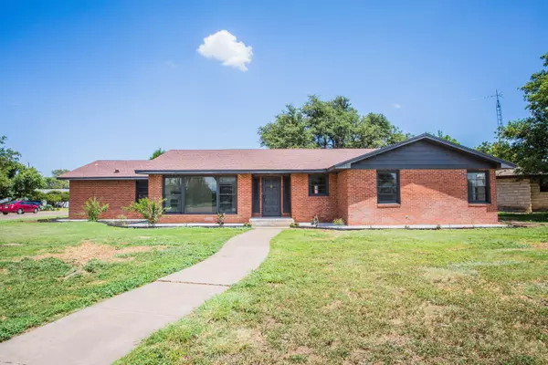 S Broadway Street, Plainview, TX 79072