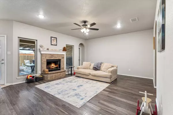 Wolfforth, TX 79382,N 8th Street