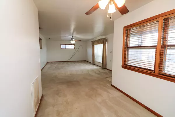 Earth, TX 79031,206 SW 1st Street