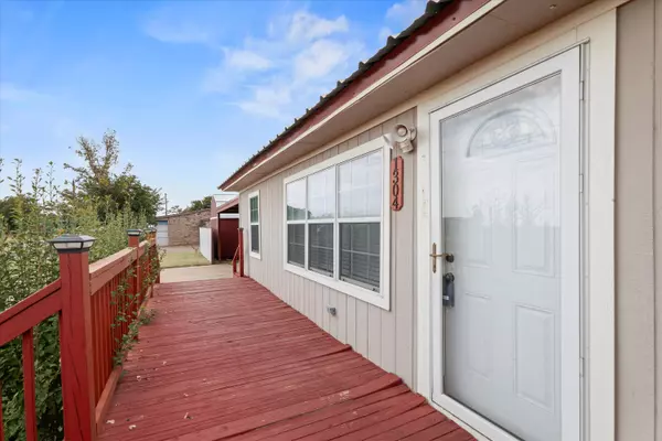 Sundown, TX 79372,1304 S Hockley Avenue