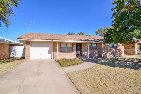 801 13th Street,  Shallowater,  TX 79363