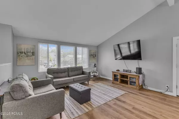 Woods Cross, UT 84087,1282 S 875 West West