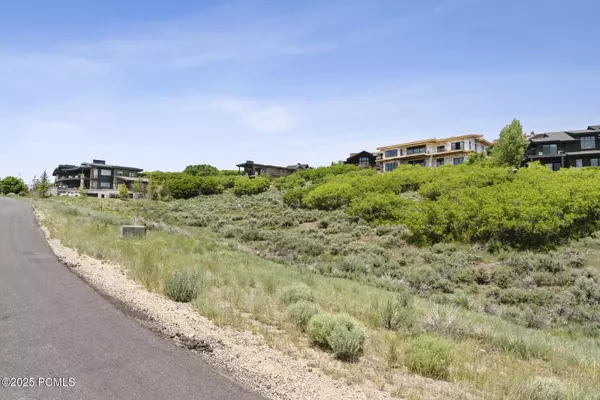 Park City, UT 84098,2727 E Canyon Gate RD Road #38