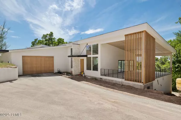 Salt Lake City, UT 84108,2662 E Comanche DR Drive