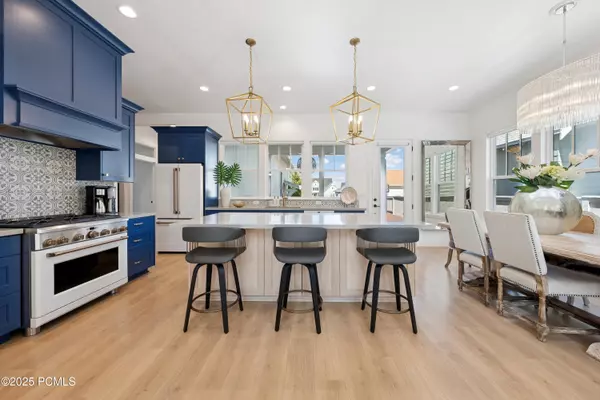 South Jordan, UT 84009,10888 S Lake Island DR Drive #166