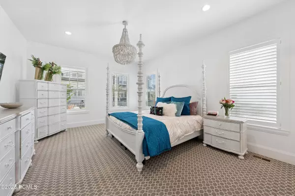 South Jordan, UT 84009,10888 S Lake Island DR Drive #166