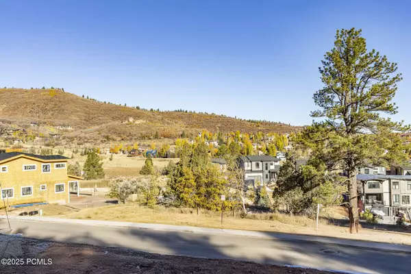 Park City, UT 84098,4069 W Crest CT Court #306