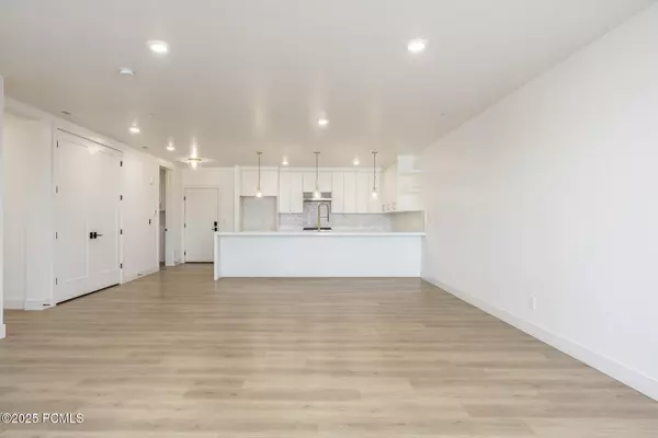 Holladay, UT 84117,2250 E Murray Holladay RD Road #305