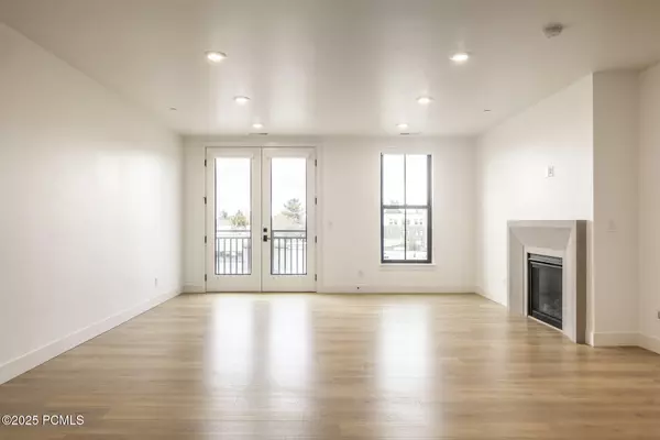 Holladay, UT 84117,2250 E Murray Holladay RD Road #305