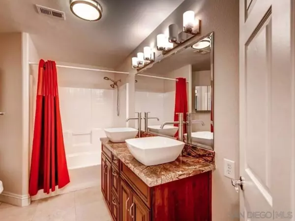 San Diego, CA 92130,12374 Carmel Country Rd #H-110