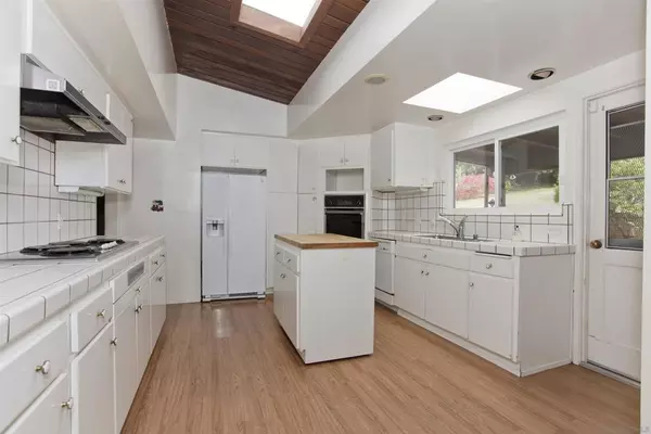 San Diego, CA 92107,4138 Catalina Pl