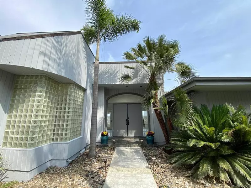 5639 Desert View Drive, La Jolla, CA 92037