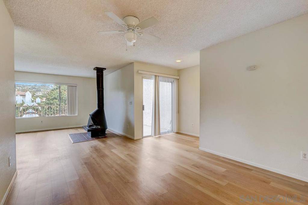 Carlsbad, CA 92009,7527 Jerez Ct #E