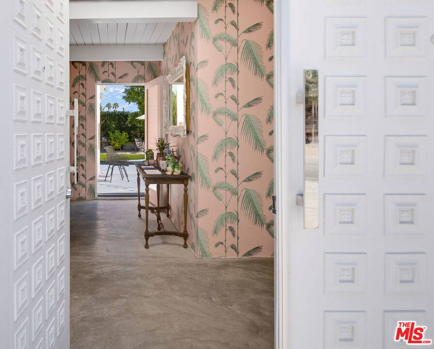 Palm Springs, CA 92262,1818 N Berne DR