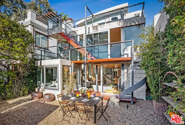 2407 Eastern Canal, Venice, CA 90291