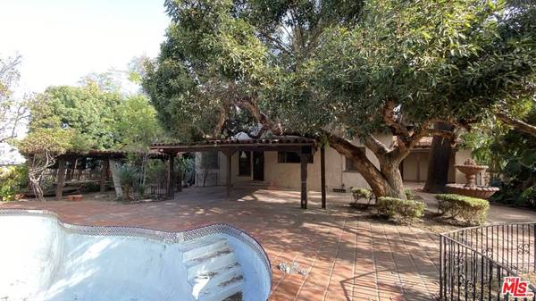 Toluca Lake, CA 91602,10317 VALLEY SPRING LN