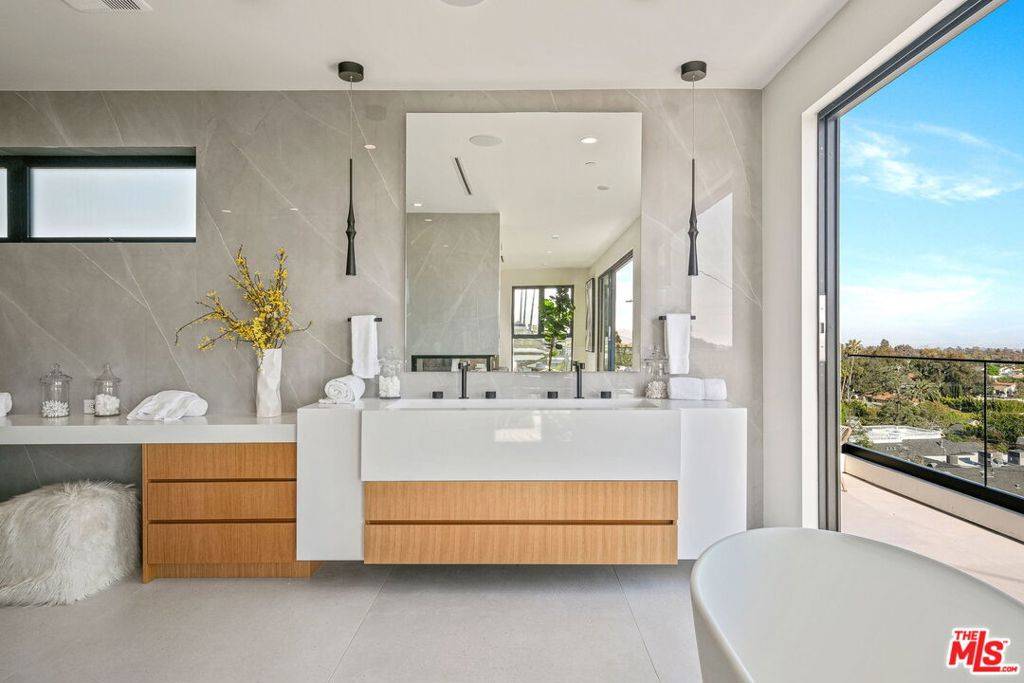Pacific Palisades, CA 90272,15312 Whitfield AVE
