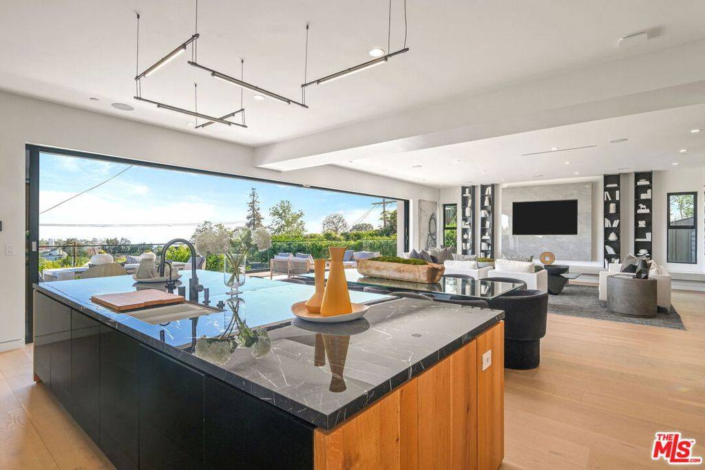 Pacific Palisades, CA 90272,15312 Whitfield AVE