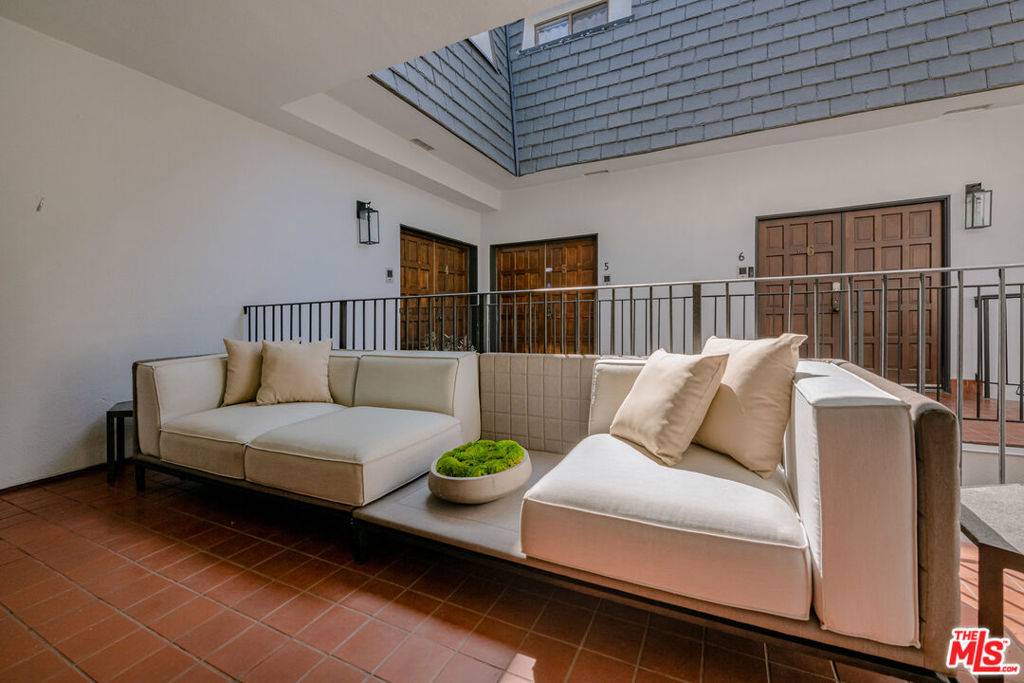 540 W Knoll DR #3, West Hollywood, CA 90048