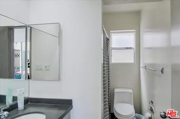 Venice, CA 90291,21 N Wavecrest AVE