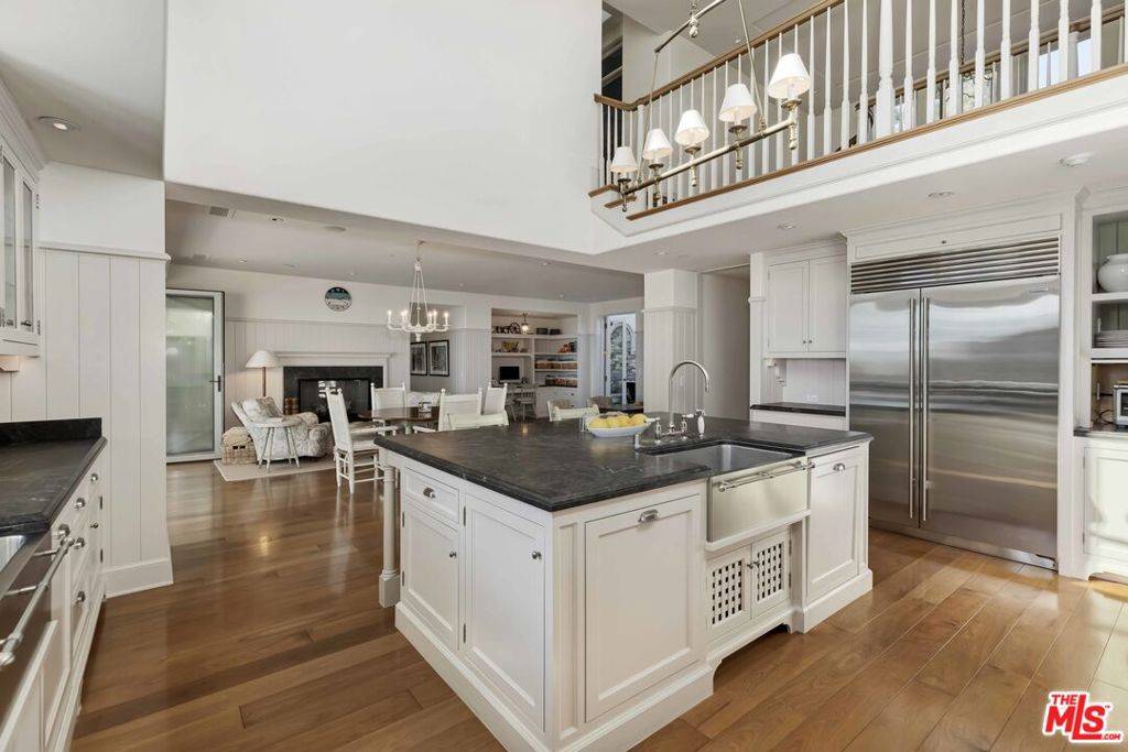 Pacific Palisades, CA 90272,1711 Alta Mura RD