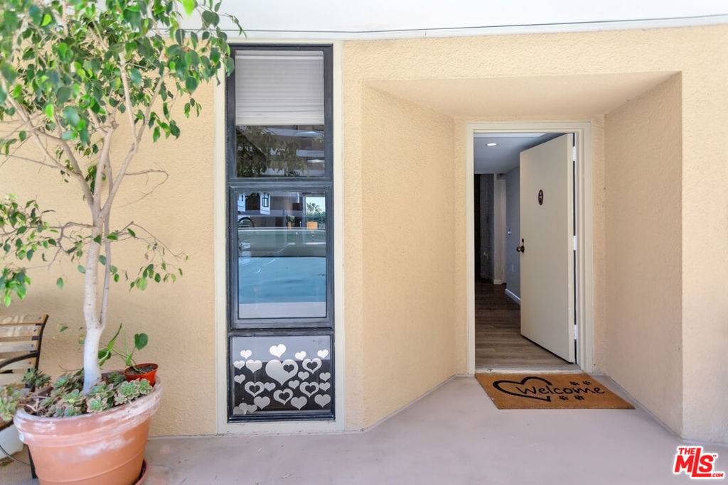 Marina Del Rey, CA 90292,4337 Marina City Drive #141