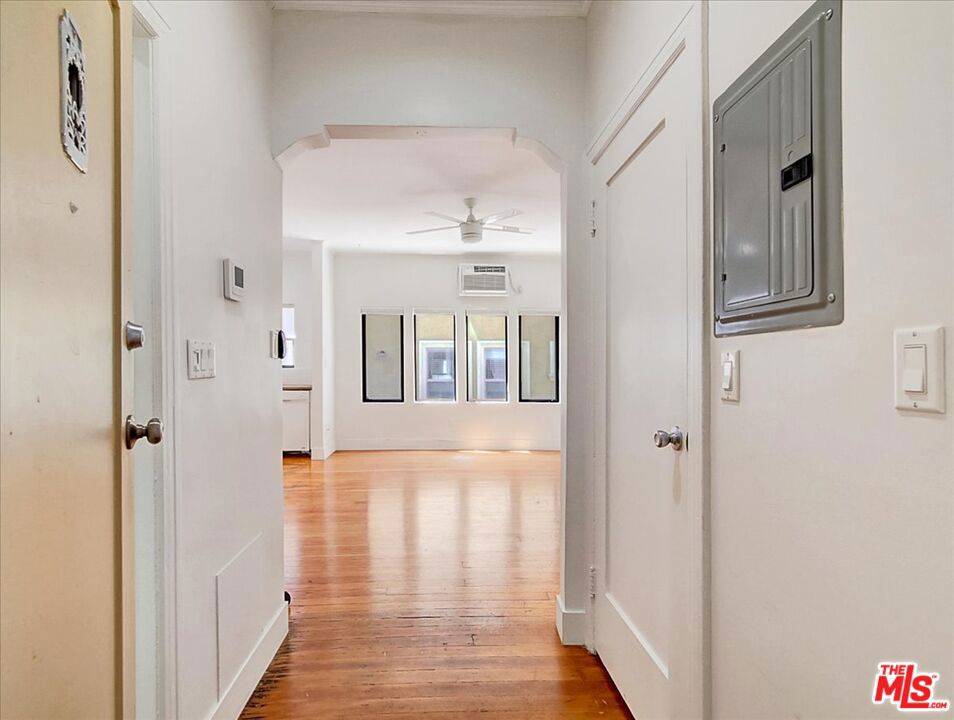 Los Angeles, CA 90027,2050 Dracena DR