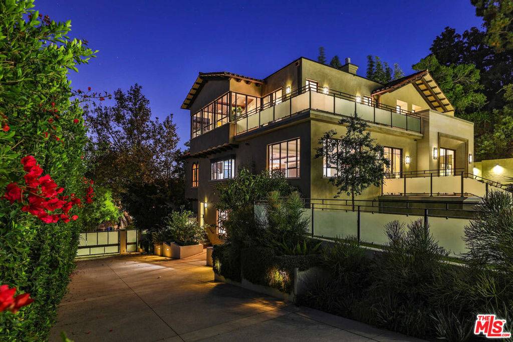 Los Angeles, CA 90046,7801 Hillside AVE