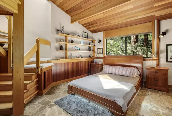 Idyllwild, CA 92549,53561 Rocky WAY