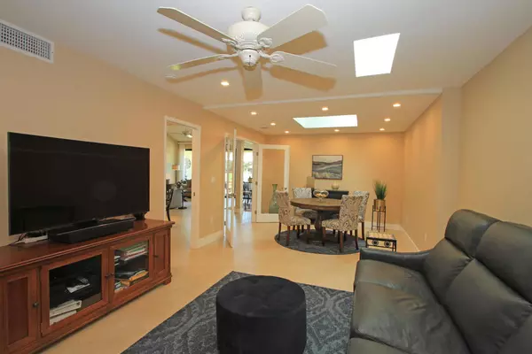 Palm Desert, CA 92260,275 Serena DR