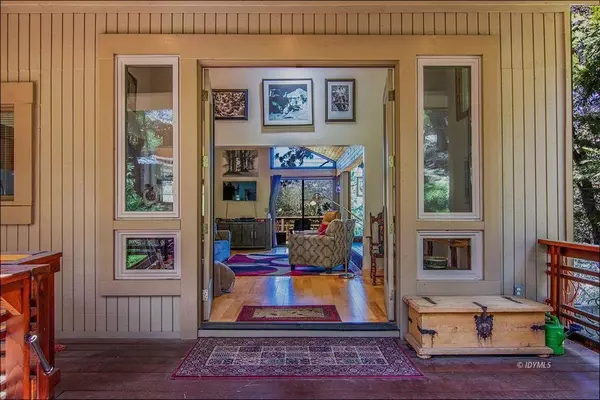 Idyllwild, CA 92549,26400 Crestview DR