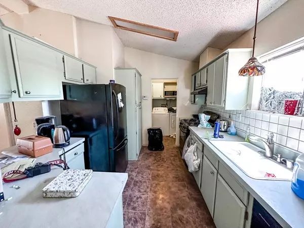Thermal, CA 92274,2421 Nueco AVE