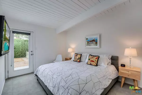 Palm Springs, CA 92262,688 E Spencer DR