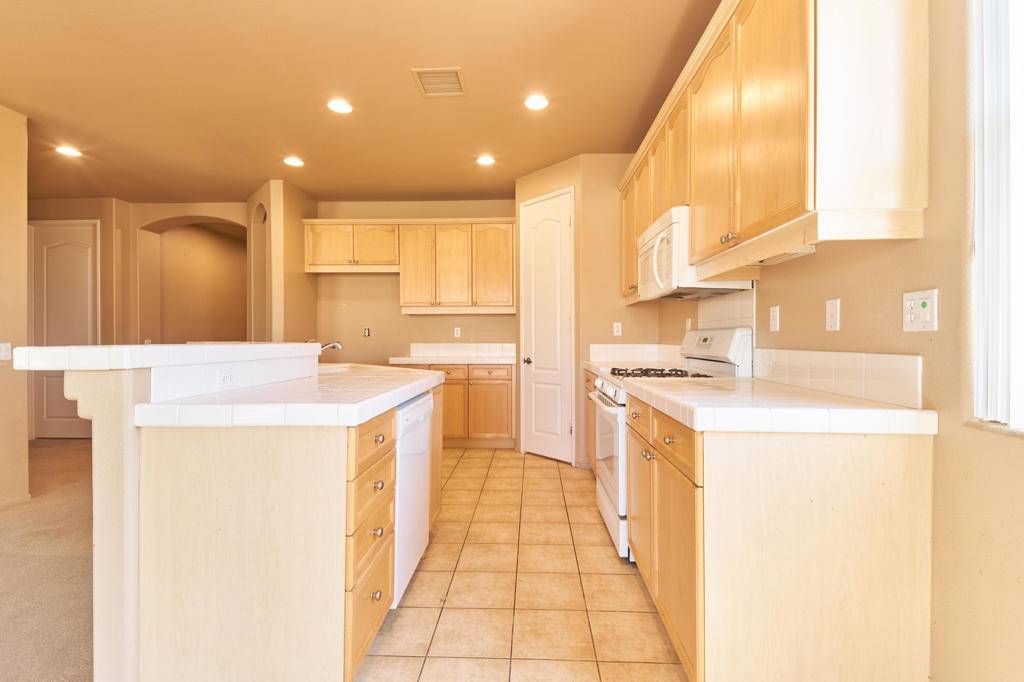 Desert Hot Springs, CA 92240,66988 Joshua CT