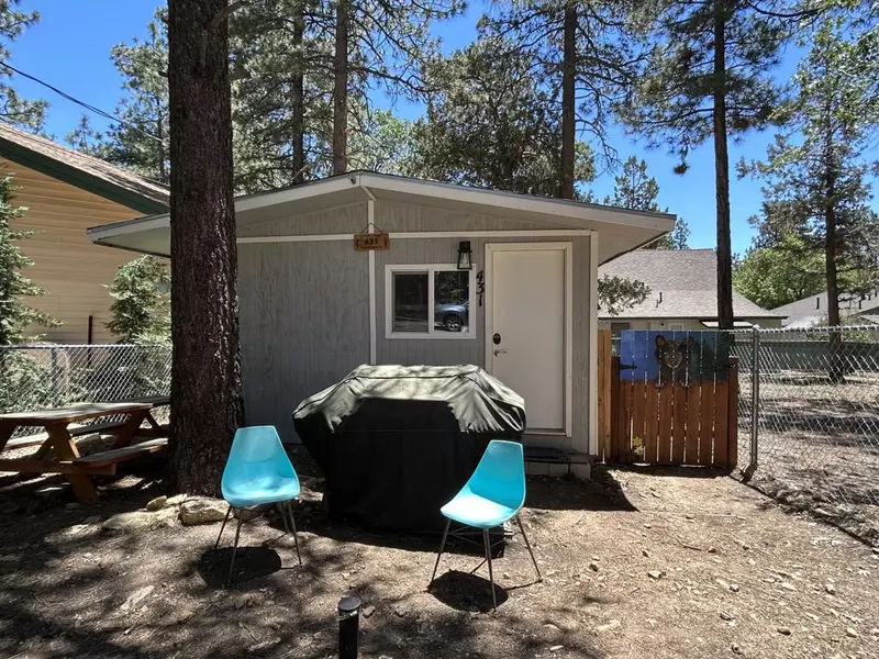 431 Highland LN, Sugarloaf, CA 92386