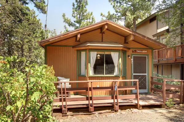 Sugarloaf, CA 92386,835 Maple LN