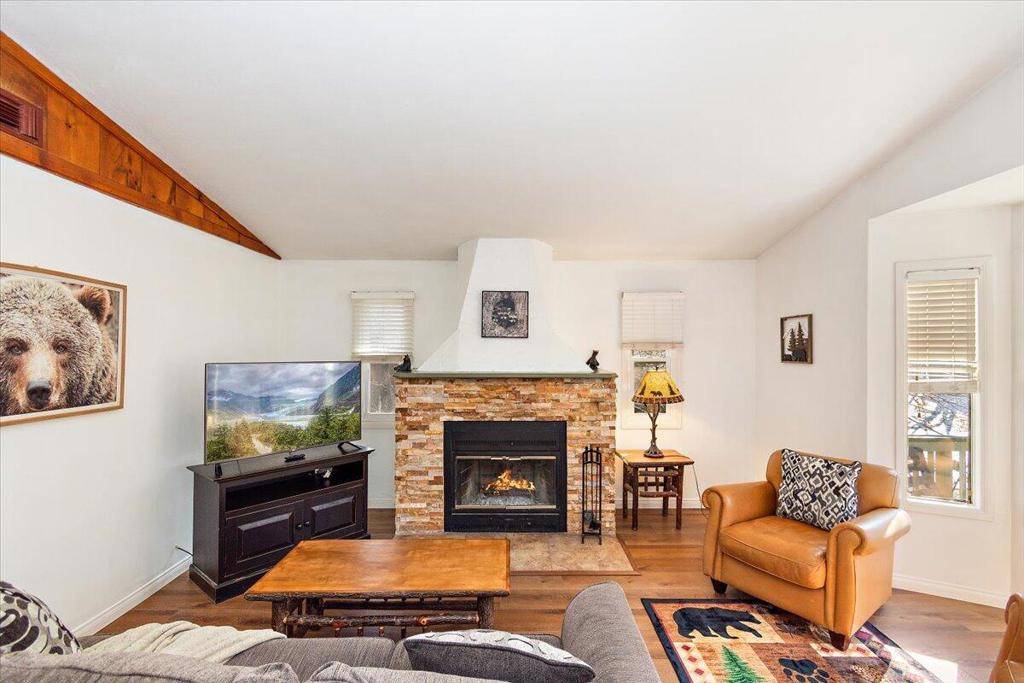 Big Bear, CA 92315,43546 Bow Canyon RD