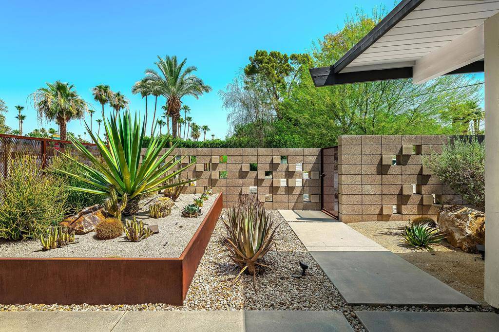 Palm Springs, CA 92262,2639 E Livmor AVE