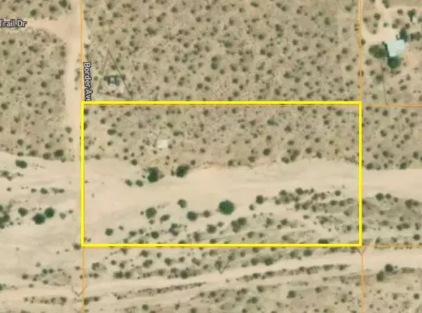 Joshua Tree, CA 92252,117 Border RD