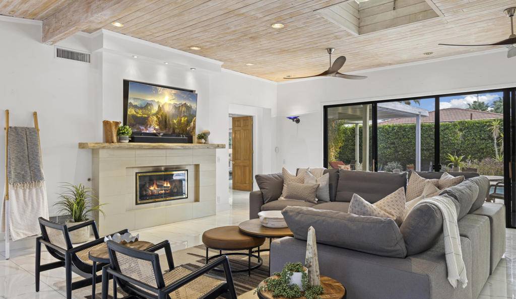 1047 Tamarisk RD, Palm Springs, CA 92262