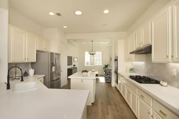 La Quinta, CA 92253,44520 Via Terra Nova